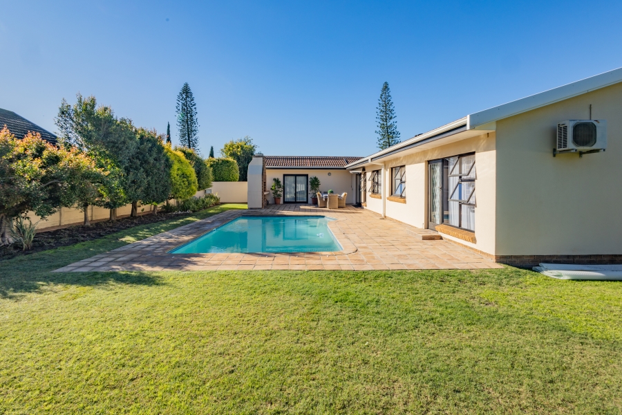 4 Bedroom Property for Sale in Sonstraal Western Cape